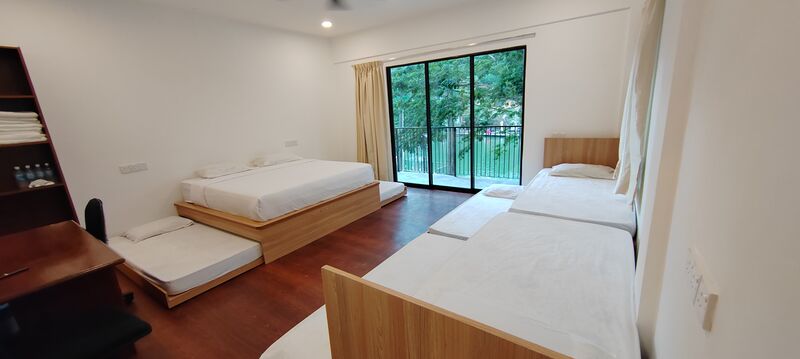 Land Chalet, a big room with a balcony